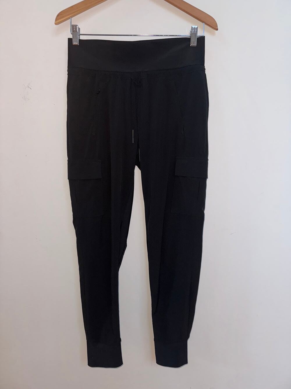 Athleta Cargo Jogger Black Activewear Workout Athleisure Travel Pants Size 2